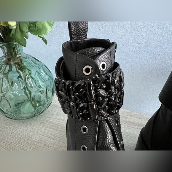 KARL LAGERFELD PARIS
Women's Pippa Lug sole Booties - Picture 4 of 10